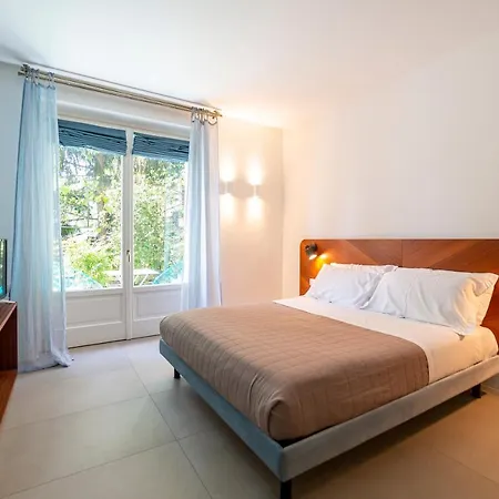 Le Stanze Del & Pool 4*